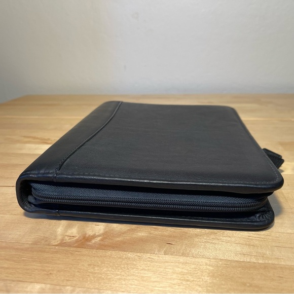 Day Timer Leather Binder crafted in Canada - Picture 2 of 16